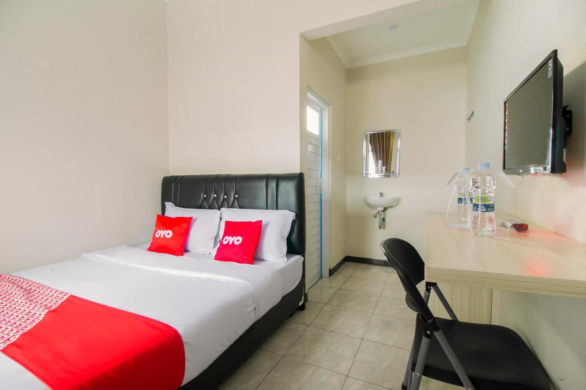 Oyo 1078 Fakhira Residence Cianjur Kültér fotó