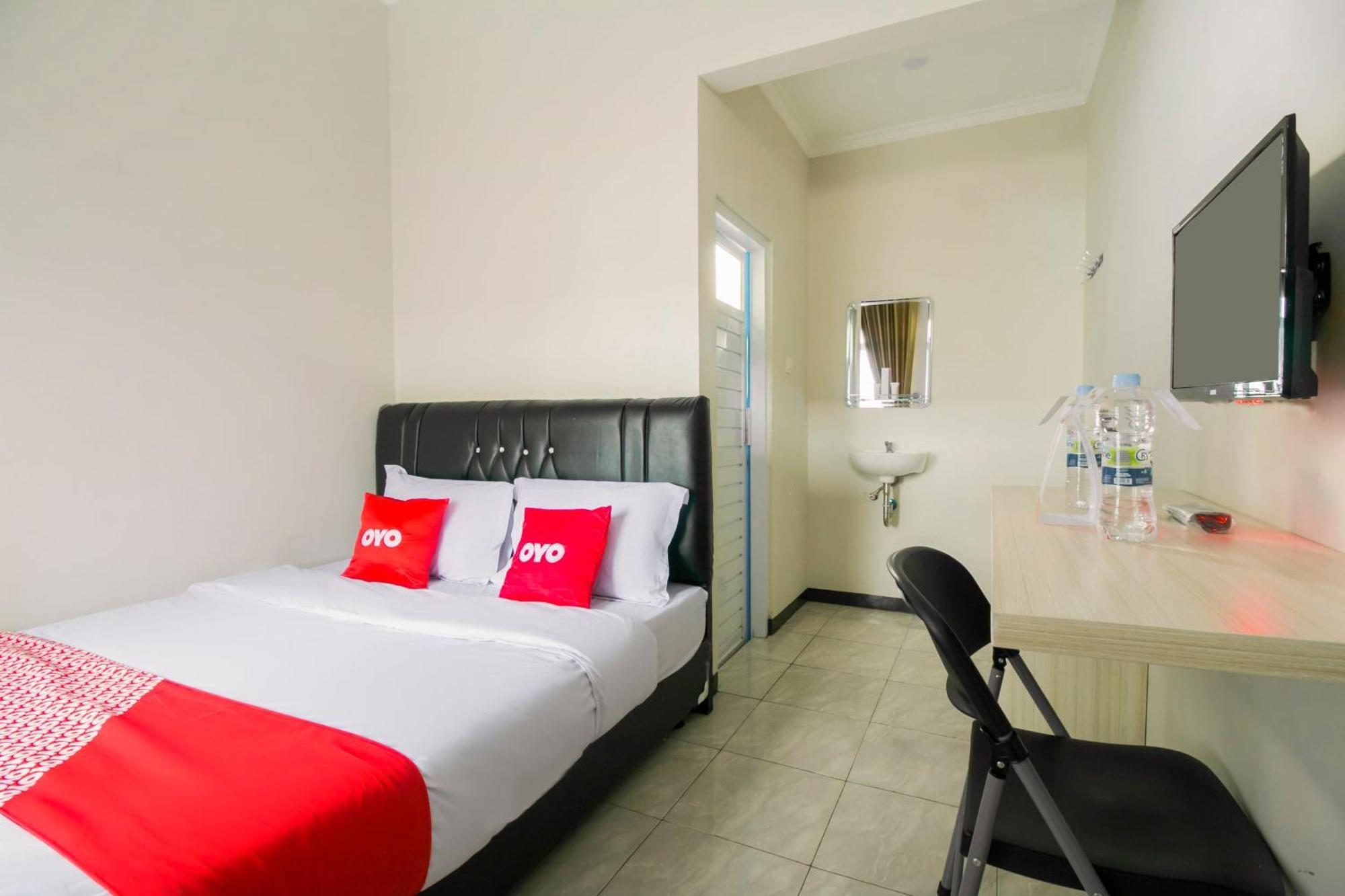 Oyo 1078 Fakhira Residence Cianjur Kültér fotó